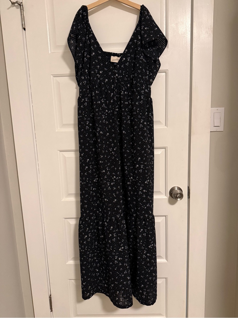 Universal Threads Floral Maxi Dress in Black with White Print